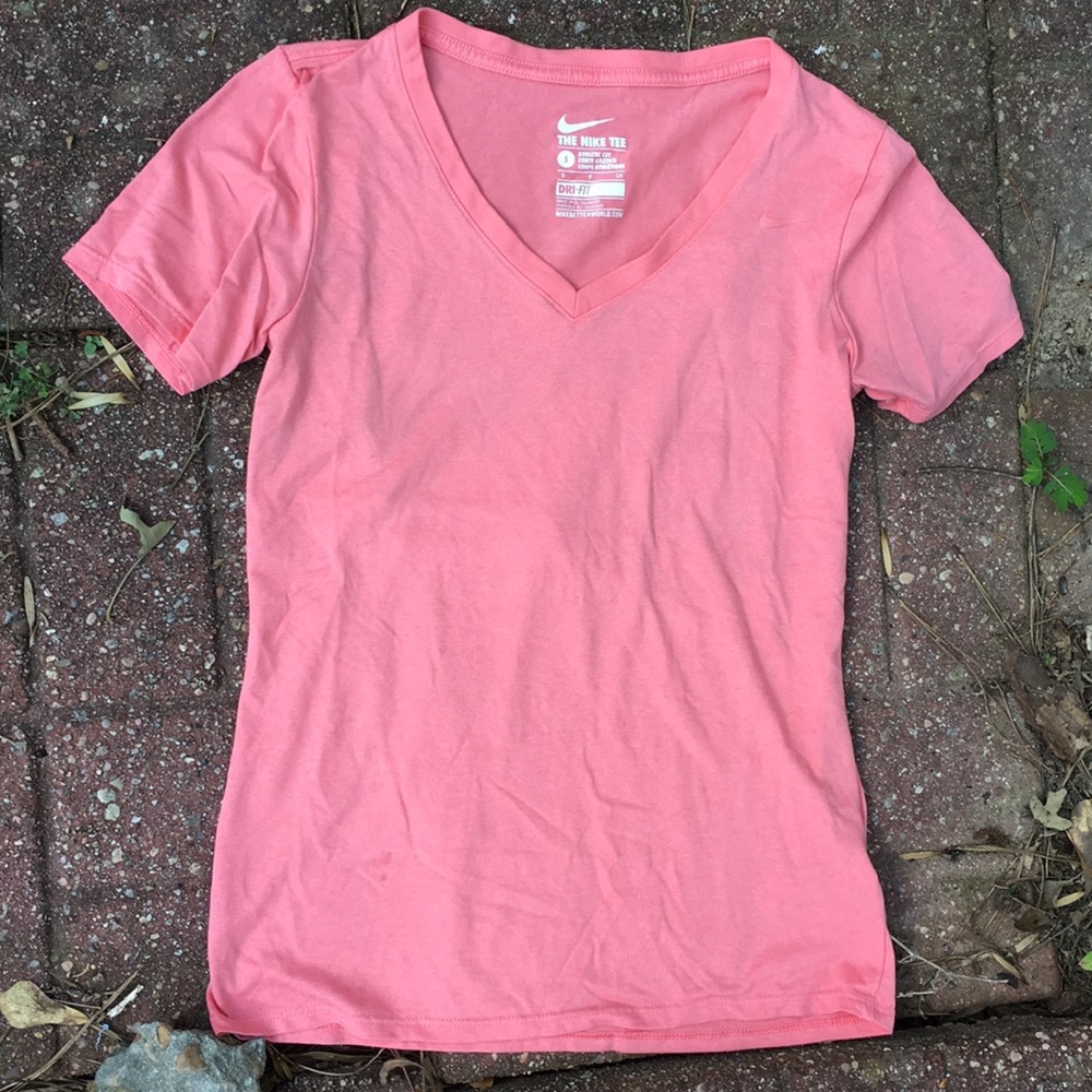 Nike athletic shirt 🛍4 for $20🛍